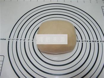 莲蓉咸蛋黄广式月饼的做法图解5