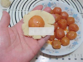 莲蓉咸蛋黄广式月饼的做法步骤9
