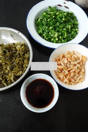 雪菜虾米炒韭菜花的做法步骤2