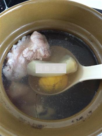 板栗骨头汤的做法步骤1
