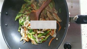 素炒胡萝卜平菇的做法步骤2