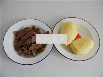 干煸土豆牛肉片的做法图解1