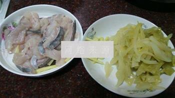 鳗鱼炒咸菜的做法图解2
