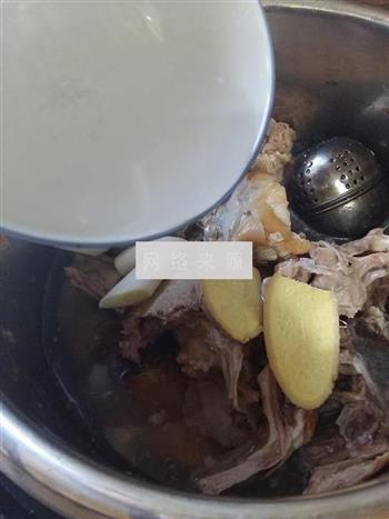 烤鸭白菜汤的做法图解3