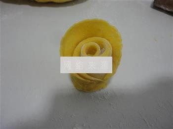 南瓜黄玫瑰花馒头的做法图解7