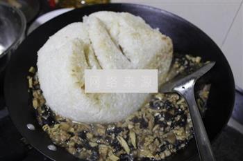 笋干糯米炒饭的做法步骤10