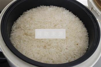 笋干糯米炒饭的做法步骤2