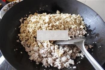 笋干糯米炒饭的做法步骤6