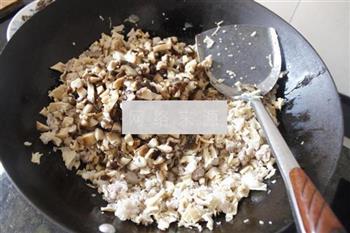 笋干糯米炒饭的做法步骤7
