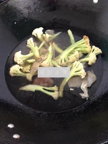 鳗鱼干烧花菜汤的做法图解4