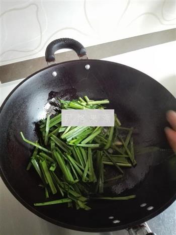 韭菜炒海肠的做法步骤6