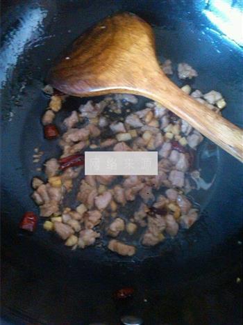 酸豆角炒肉的做法步骤4
