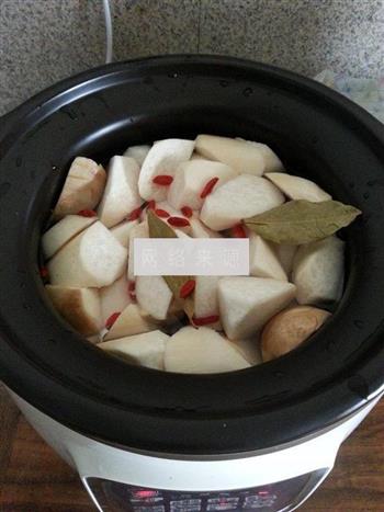 玉米鲍菇排骨汤的做法图解5