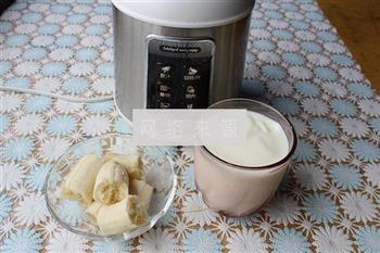 香蕉酸奶冰昔的做法步骤1