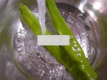 尖椒茭白炒玉米粒的做法步骤4
