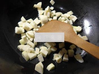 尖椒茭白炒玉米粒的做法步骤6