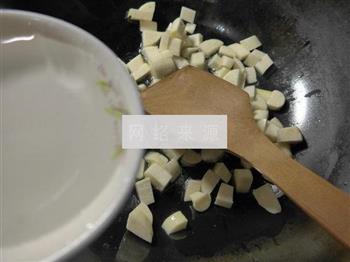 尖椒茭白炒玉米粒的做法步骤7