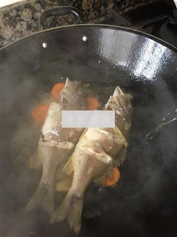 清炖鱼汤的做法步骤7