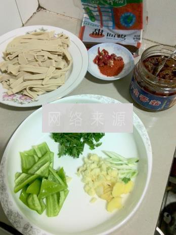 水煮豆腐皮的做法步骤1