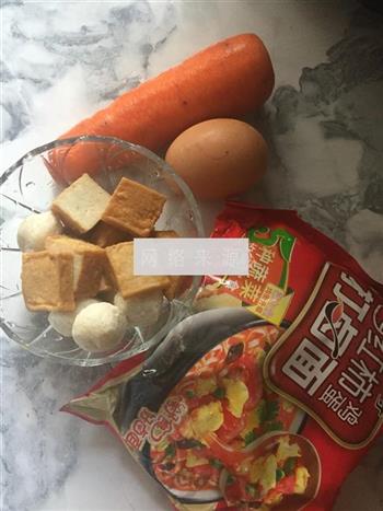 鱼豆腐鱼丸炒面的做法步骤1
