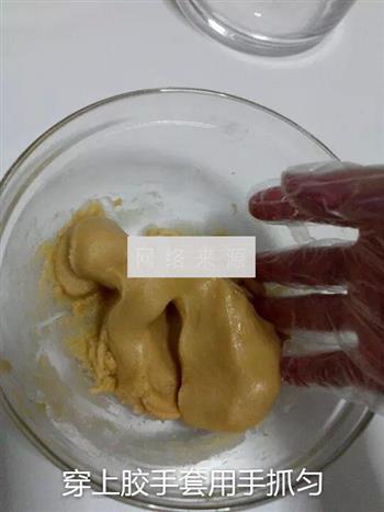 广式豆沙蛋黄月饼的做法步骤13