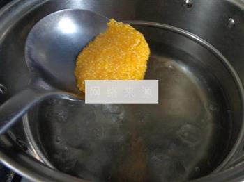 玉米渣百合粥的做法步骤2