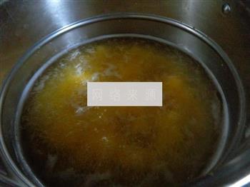 玉米渣百合粥的做法步骤3