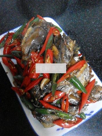 青红椒炒小干鱼的做法步骤9
