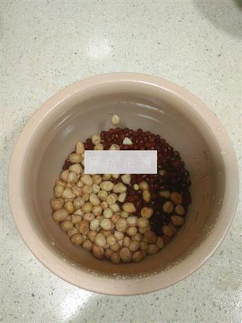 枸杞红豆花生汤的做法步骤3