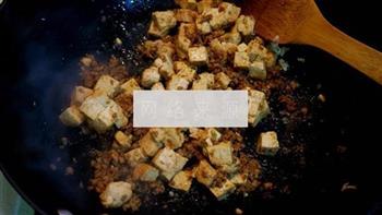 老干妈肉末烧豆腐的做法步骤11