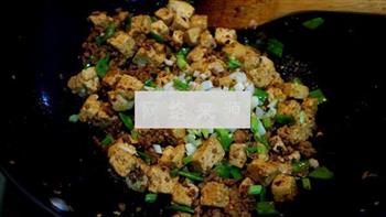 老干妈肉末烧豆腐的做法步骤14