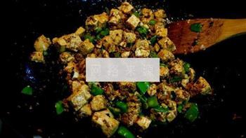 老干妈肉末烧豆腐的做法步骤15