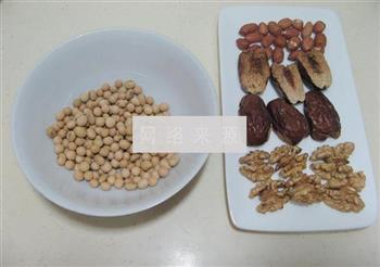 核桃红枣花生豆浆的做法步骤1