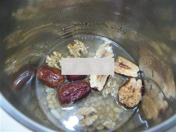 核桃红枣花生豆浆的做法图解3