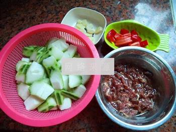 丝瓜炒牛肉的做法步骤2
