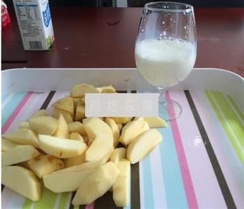 苹果牛奶汁的做法图解2