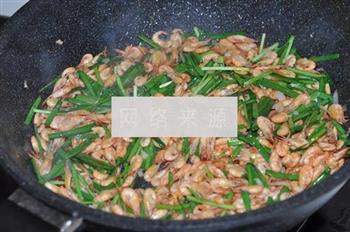 韭菜炒河虾的做法步骤10