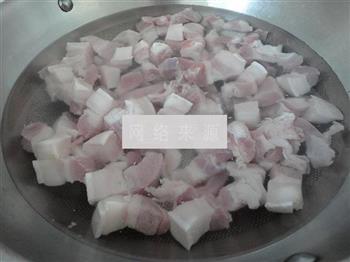 猪肉炖粉条的做法步骤3