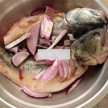 烤鲈鱼杂蔬的做法步骤1