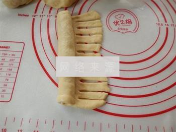 豆沙毛毛虫面包的做法图解7