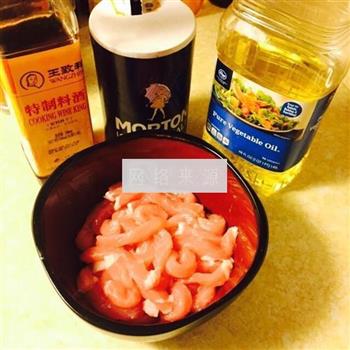 香香皮蛋猪肉条粥的做法步骤2