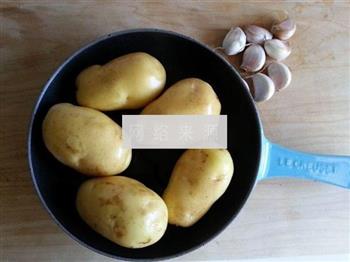 海盐烤土豆的做法步骤1