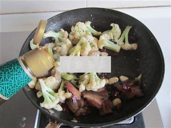 豆豉腊肉煸花菜的做法步骤6