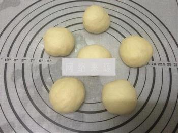 核桃椰蓉花形面包的做法步骤21