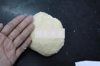 核桃椰蓉花形面包的做法图解7