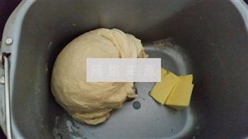 砂糖炼乳面包的做法图解1