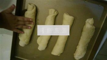 椰蓉毛毛虫面包的做法步骤8