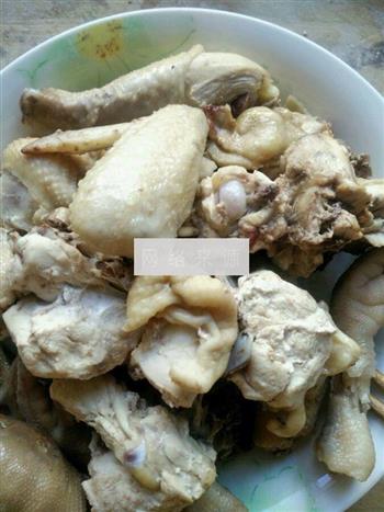 小鸡炖蘑菇的做法步骤1