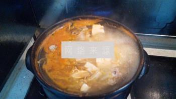 砂锅辣白菜豆腐汤的做法步骤6