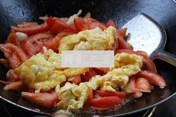 西红柿炒鹅蛋的做法图解8
